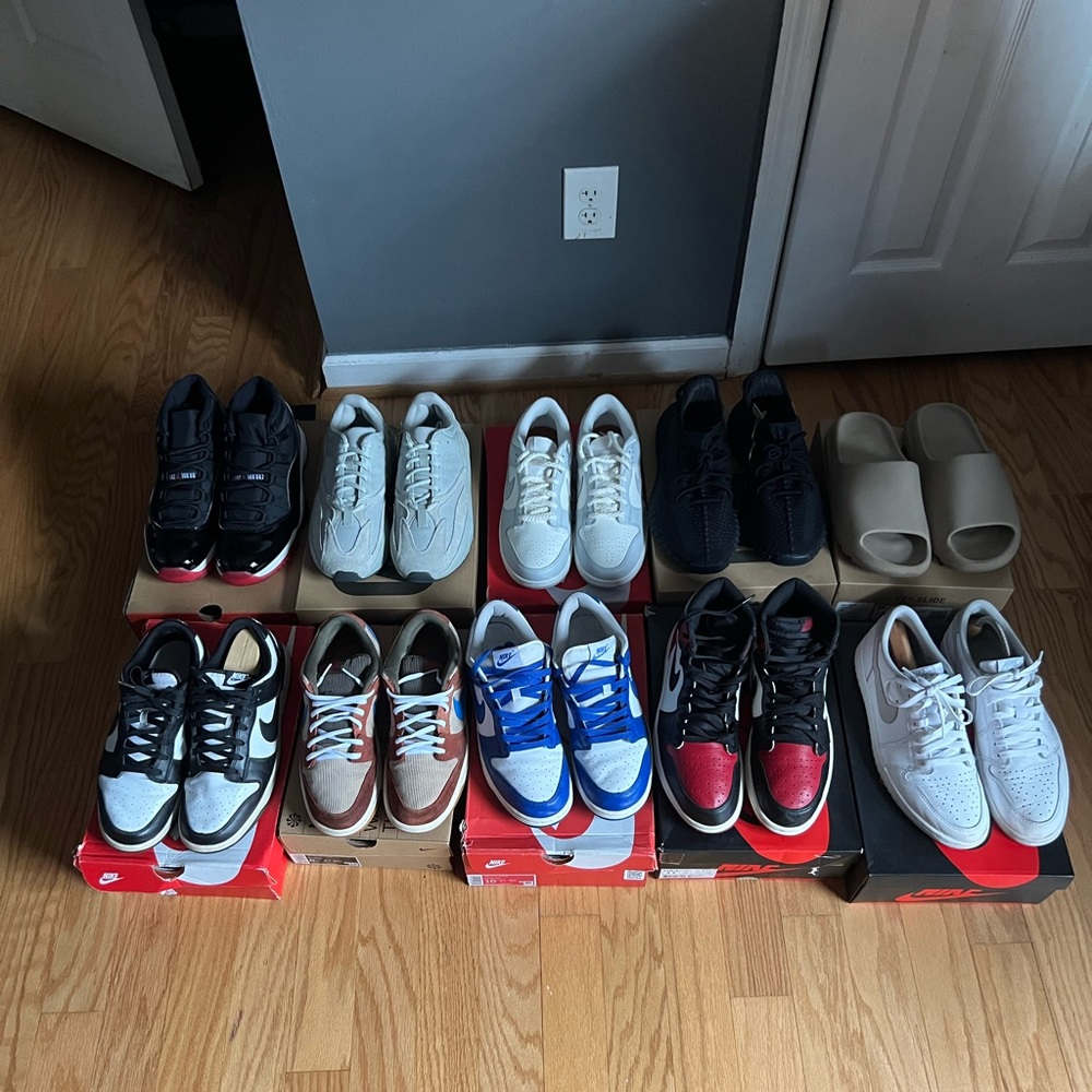 Sneaker bundle of Jordan’s Yeezys and dunks